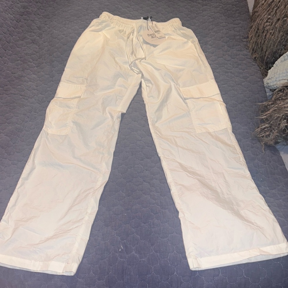 Women’s new with tags never worn princess Polly white nylon cargo pant size 2